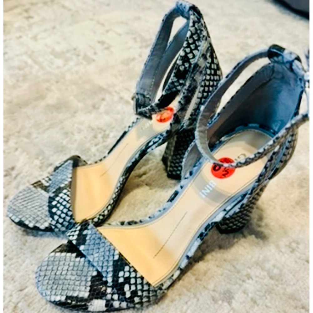 Gianni‎ Bini Linyanne Snake Print Ankle Strap Block Heel Sandals Women's 6.5M